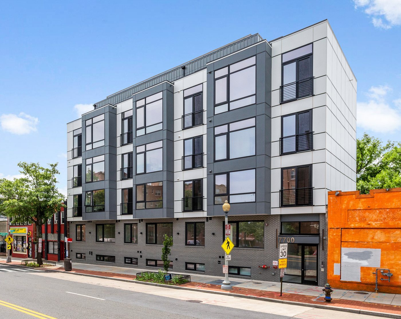 The Seven, Washington: a corner infill condominium